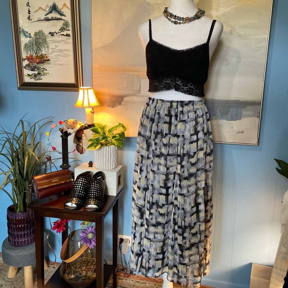 Chic Black and Gray Patterned Maxi Skirt